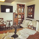 Hotel Oeykue Butik Bozcaada